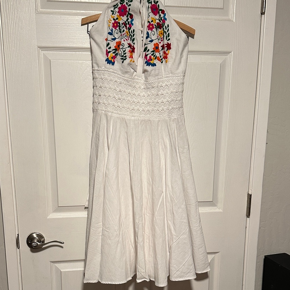 Vintage rare white puebla embroidered Mexican dress M